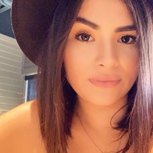 Meet your Posher, Yadira